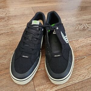 Cariuma Casual Black Laced Sneakers